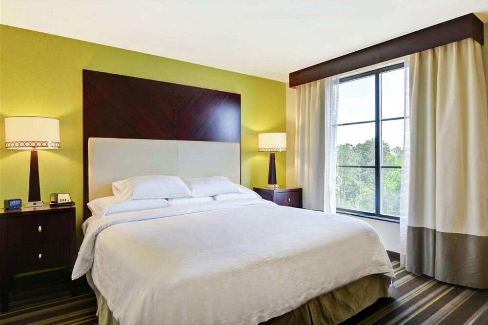 Foto de una habitación de Hotel Embassy Suites Savannah Airport