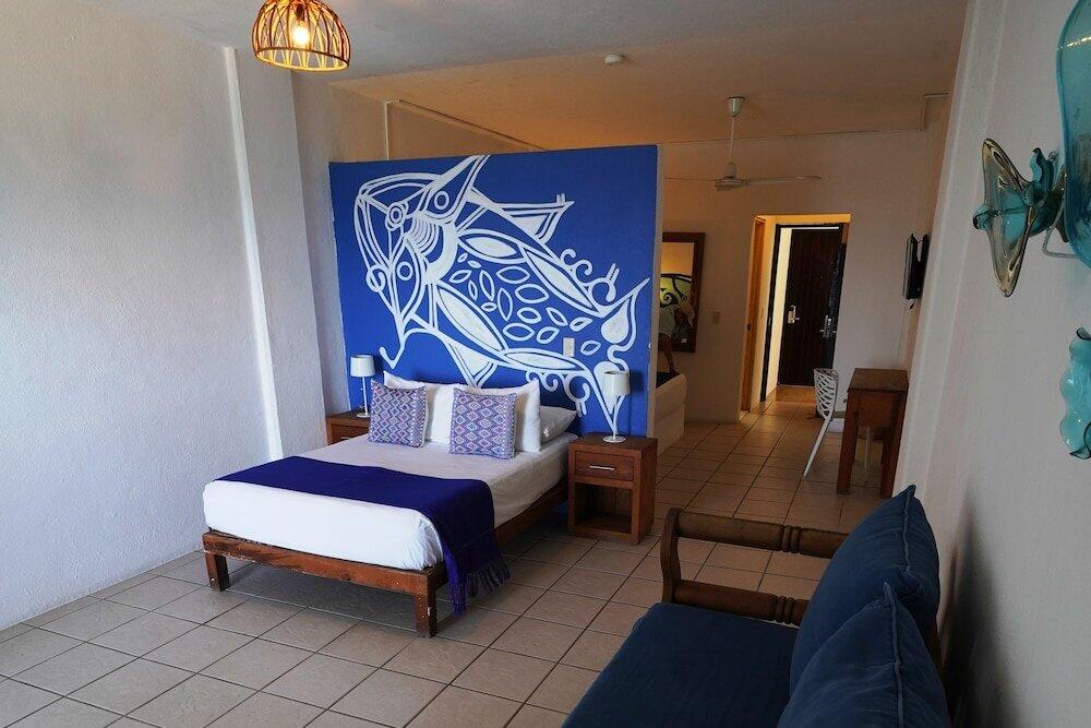 Foto de una habitación de Emperador Vallarta Beachfront Hotel and Suites