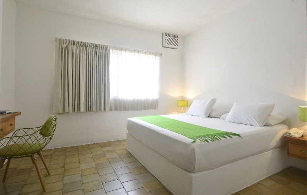 Foto de una habitación de Emperador Vallarta Beachfront Hotel and Suites