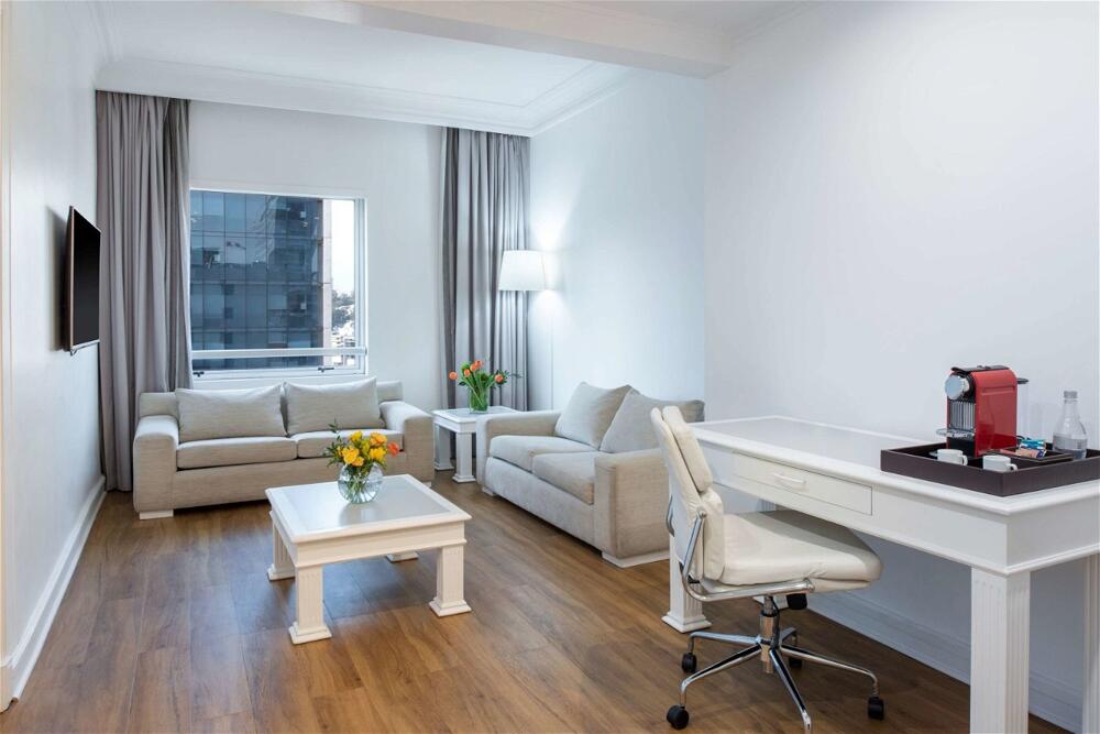 Foto de una habitación de Hotel NH Collection Plaza Santiago
