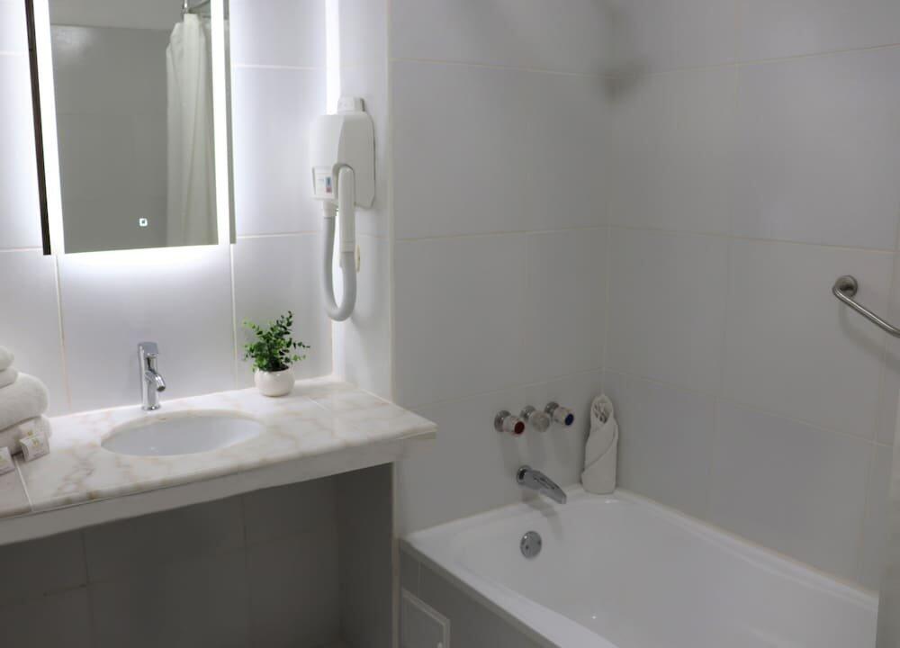 Foto del baño de Inkari Suites Hotel