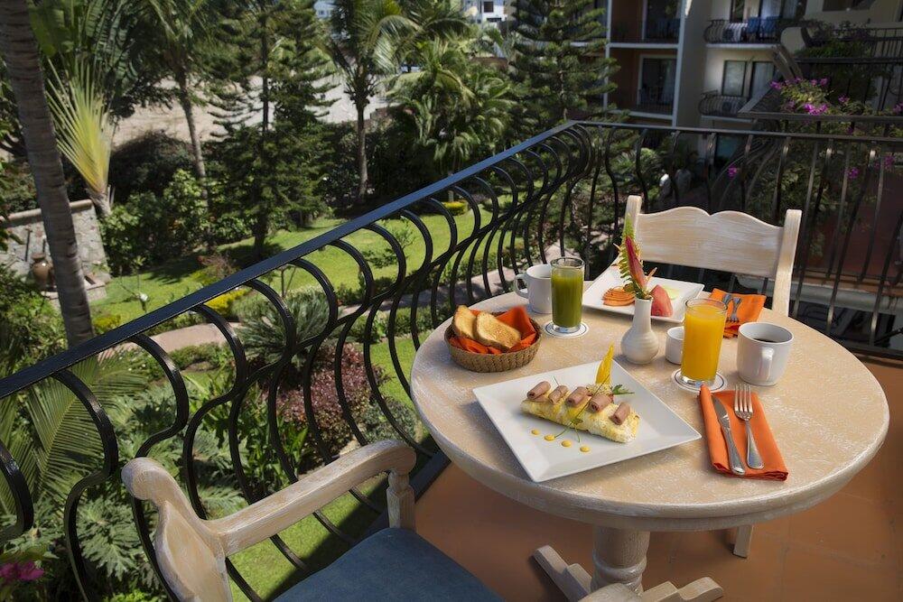Foto de una habitación de Flamingo Vallarta Hotel &amp;amp; Marina