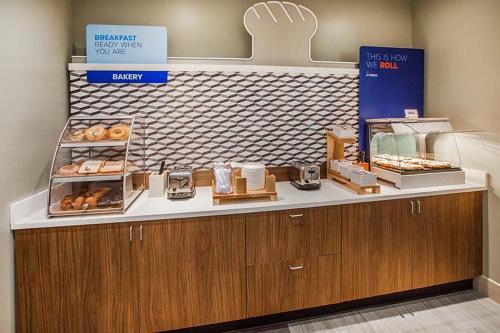 Foto de restauración de Holiday Inn Express San Diego South - National City, an IHG Hotel