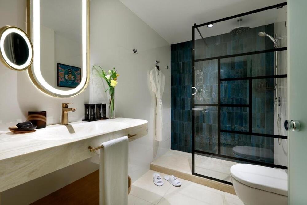 Foto del baño de Hard Rock Hotel Marbella - Puerto Banús