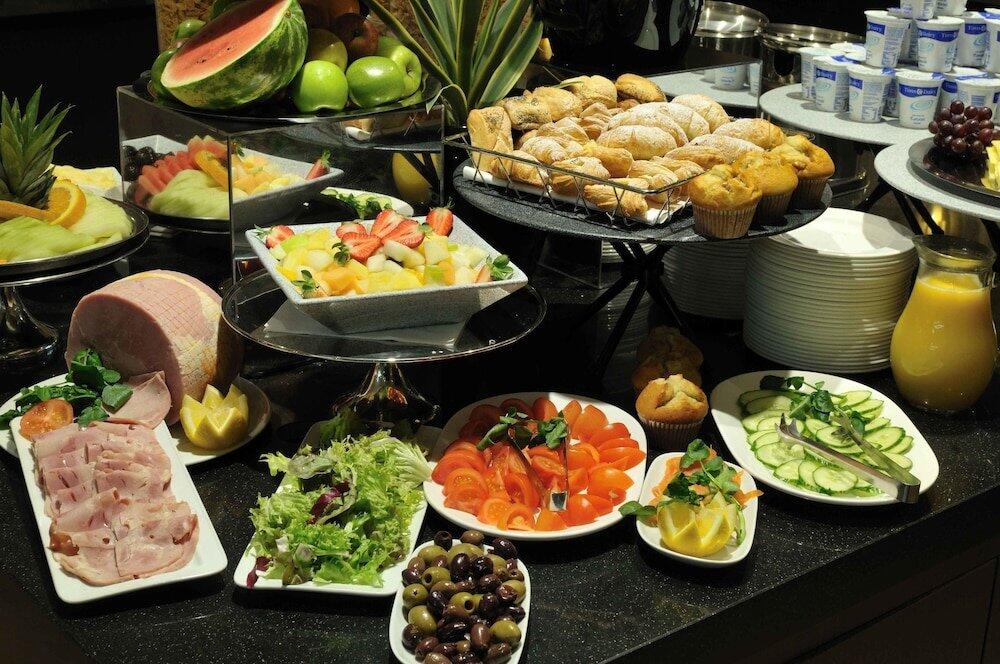 Foto de restauración de Hotel DoubleTree by Hilton London Victoria