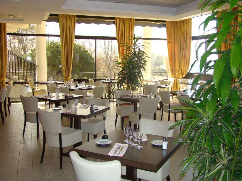 Foto de restauración de Brit Hotel du Lac