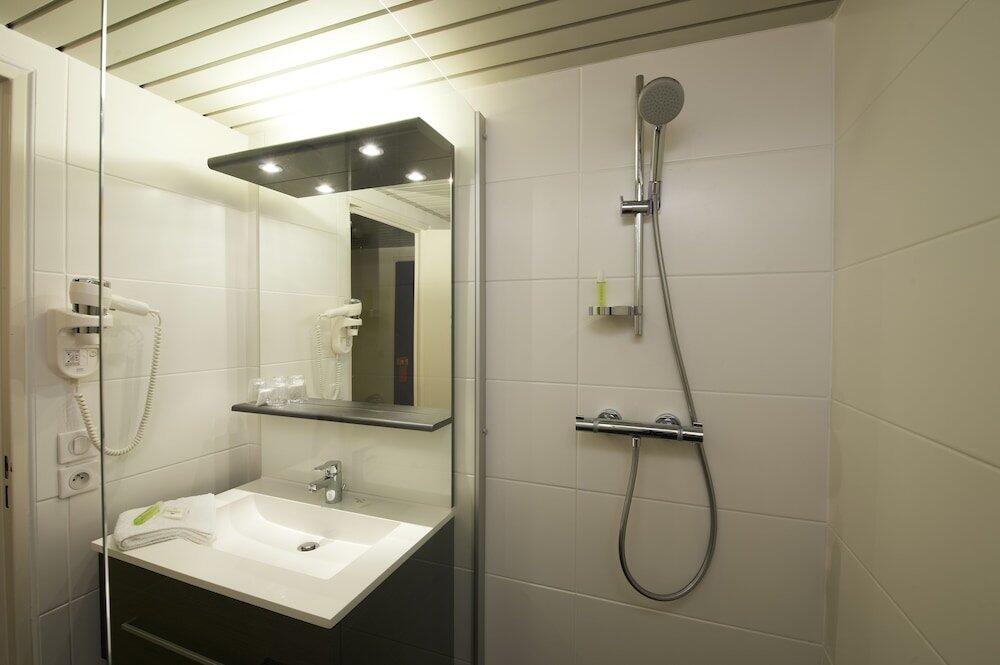 Foto del baño de Brit Hotel du Lac