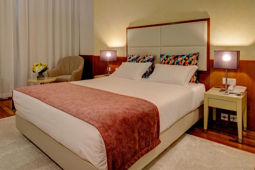 Foto de una habitación de VIP Executive Arts Hotel