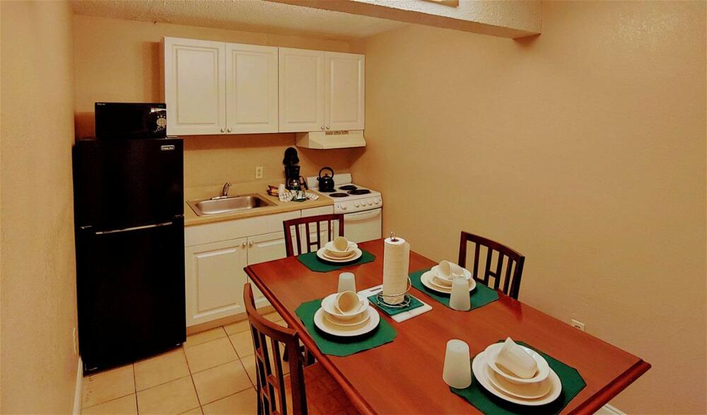 Foto de restauración de Hotel Main Gate Kissimmee Formally Road Way Inn