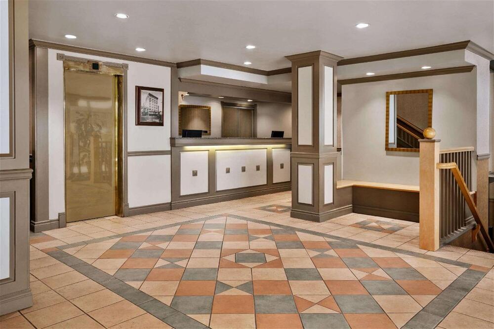 Foto de las zonas nobles de Hotel Days Inn by Wyndham Vancouver Downtown