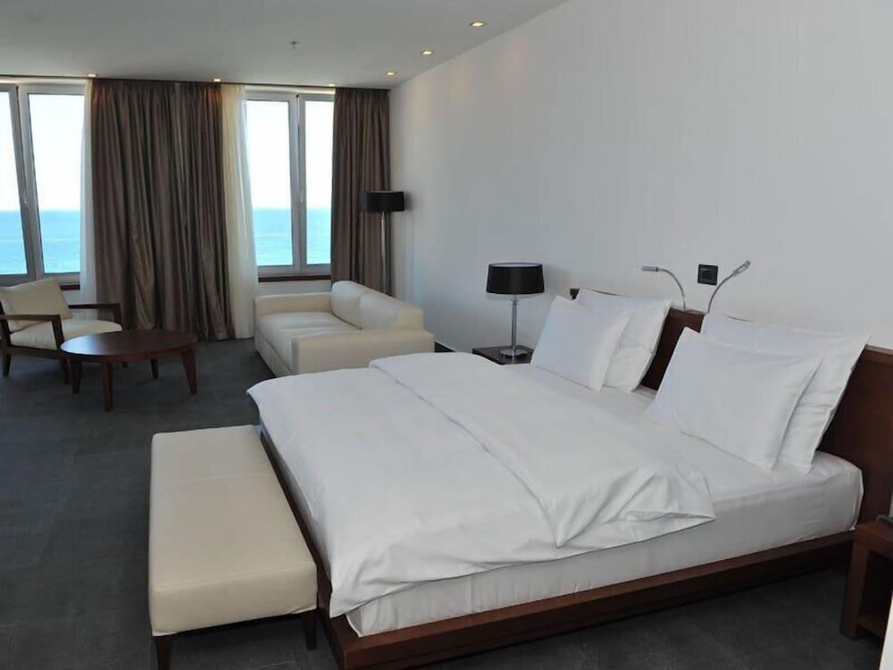 Foto de una habitación de Avala Resort &amp;amp; Villas