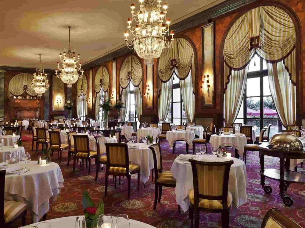 Foto de restauración de Hôtel Barrière Le Royal Deauville