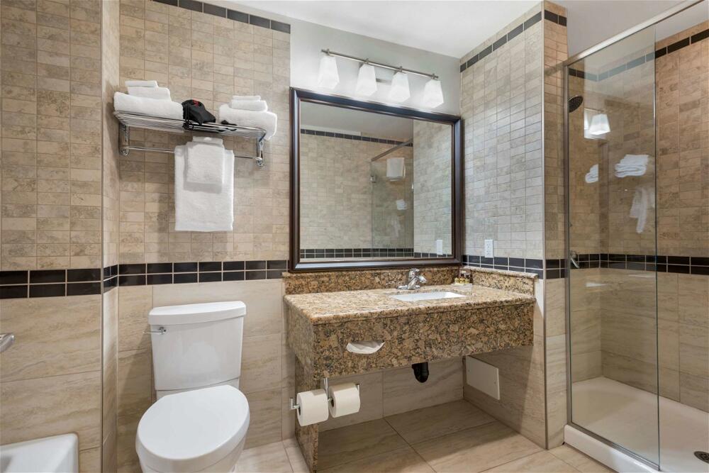 Foto del baño de Hotel Best Western Plus Fernie Mountain Lodge