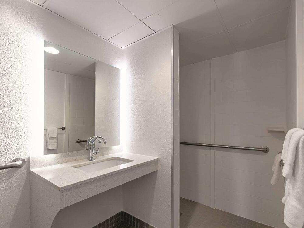 Foto del baño de Hotel Baymont by Wyndham White Plains - Elmsford
