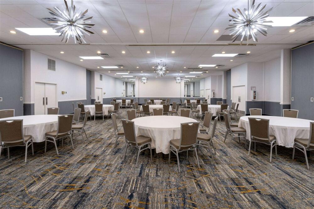 Foto de restauración de Hotel Baymont by Wyndham White Plains - Elmsford