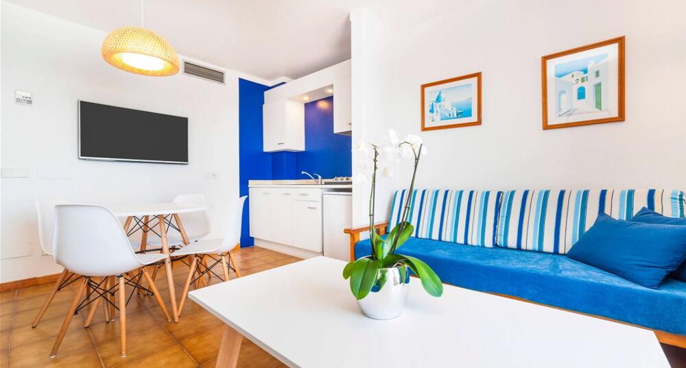 Foto de una habitación de Globales Apartamentos Cala Viñas ONLY ADULTS 16