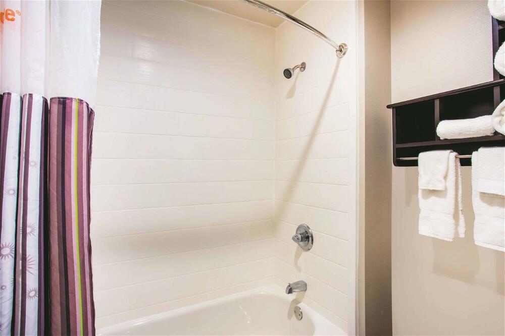 Foto del baño de Hotel La Quinta by Wyndham Cincinnati NE - Mason