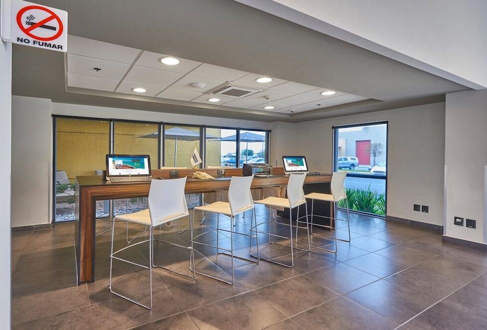 Foto de restauración de Hotel City Express Monterrey Norte