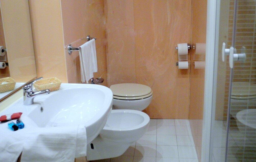 Foto del baño de Hotel Le Renaie