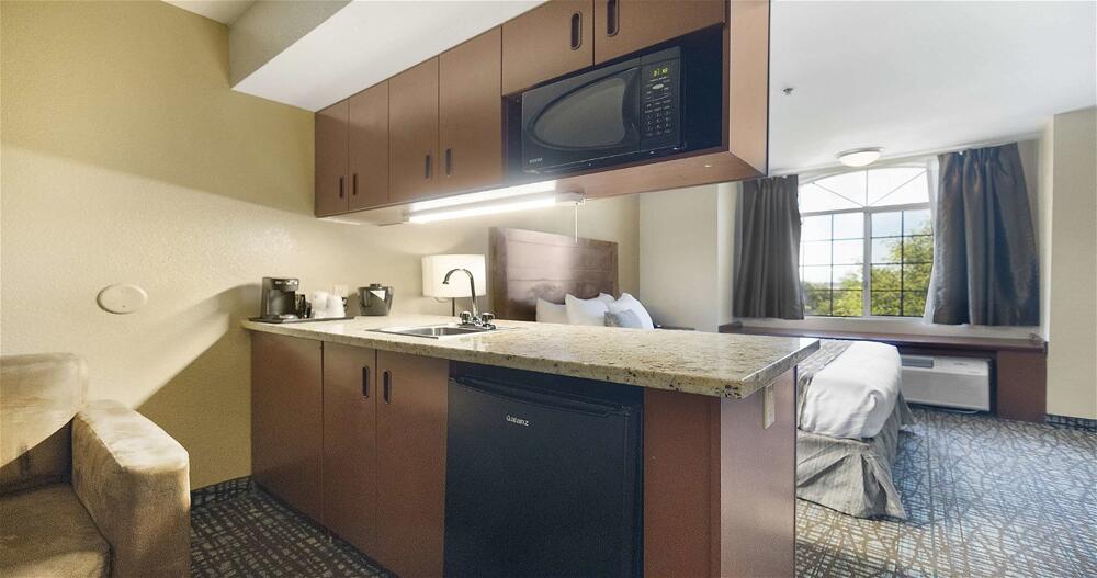 Foto de una habitación de SureStay Plus Hotel by Best Western Rocklin