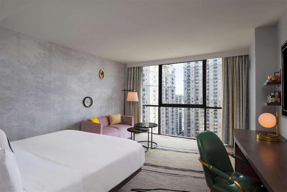 Foto de una habitación de Hotel The Starling Atlanta Midtown, Curio Collection by Hilton