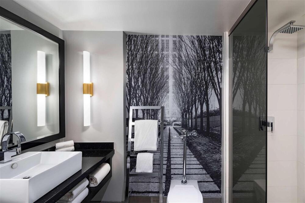Foto del baño de Hotel The Starling Atlanta Midtown, Curio Collection by Hilton