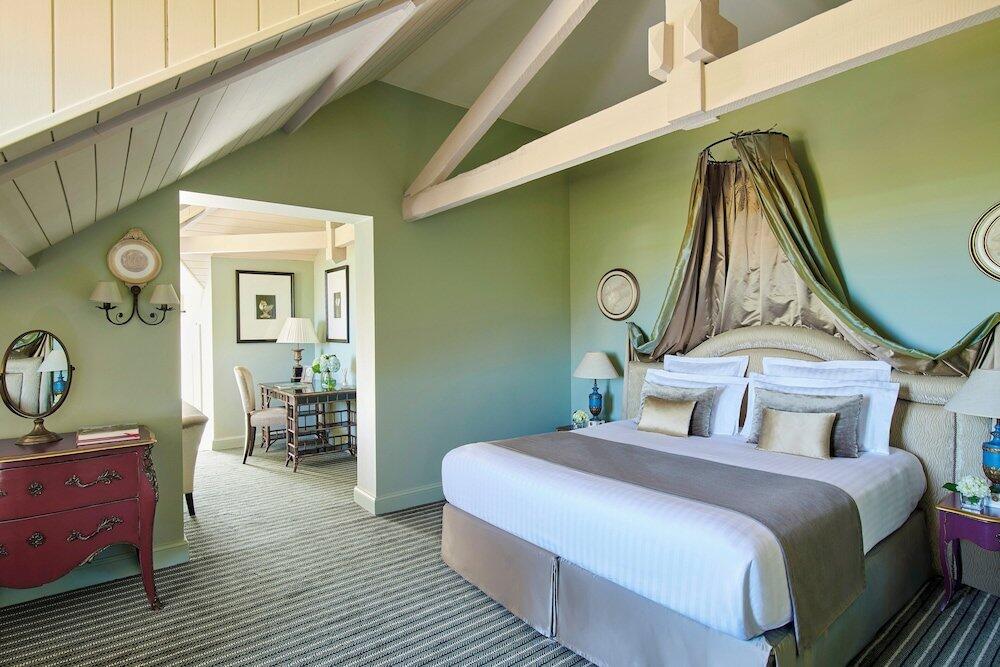 Foto de una habitación de Château Hôtel Grand Barrail