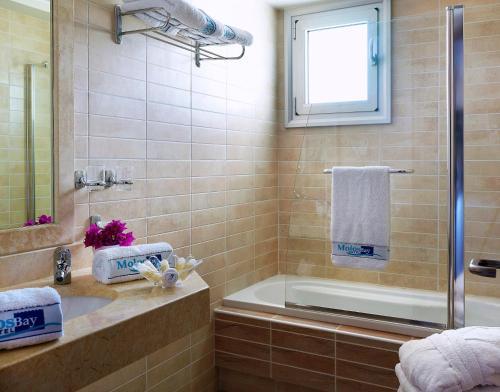 Foto del baño de Molos Bay Hotel
