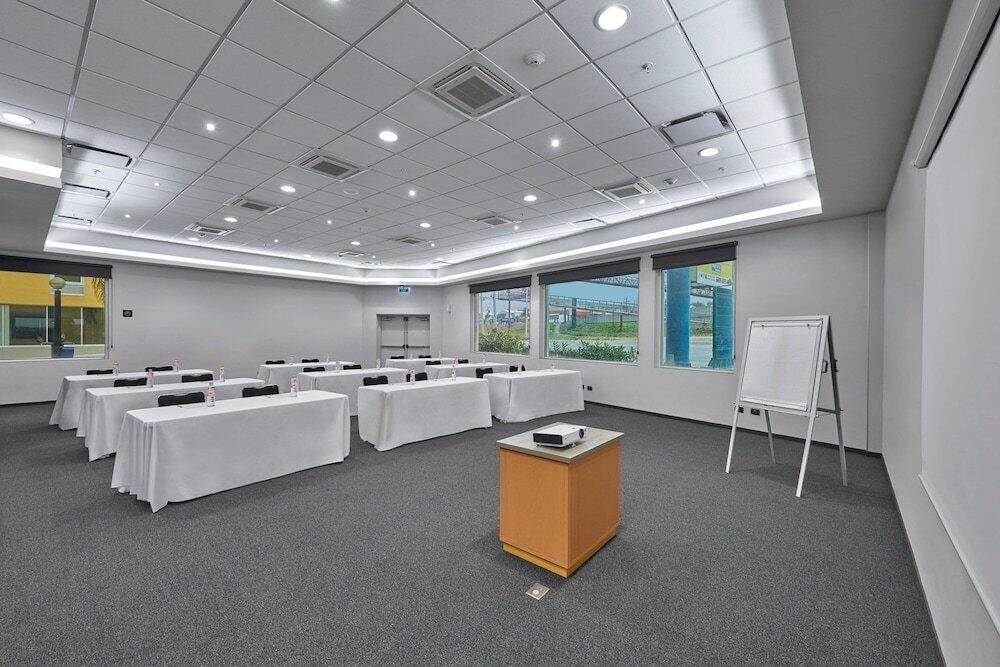 Foto general de Hotel City Express by Marriott Monterrey Santa Catarina