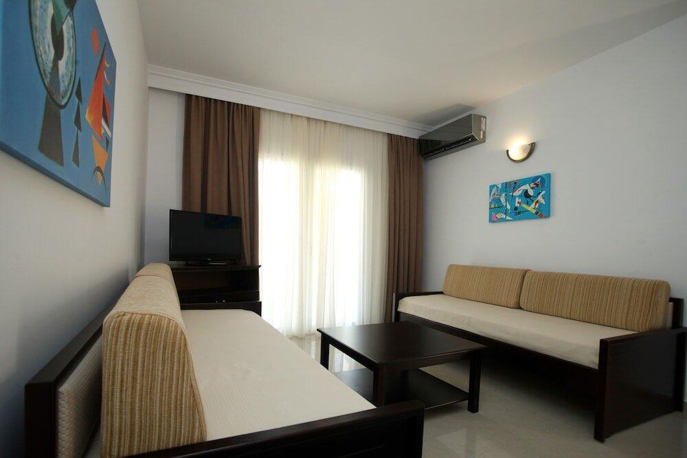 Foto de una habitación de Naias Beach Hotel
