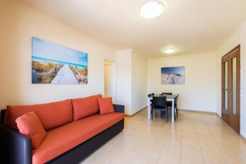 Foto de una habitación de Apartamentos Rentalmar Pins Marina