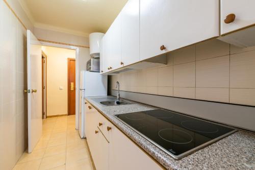Foto de una habitación de Apartamentos Rentalmar Pins Marina