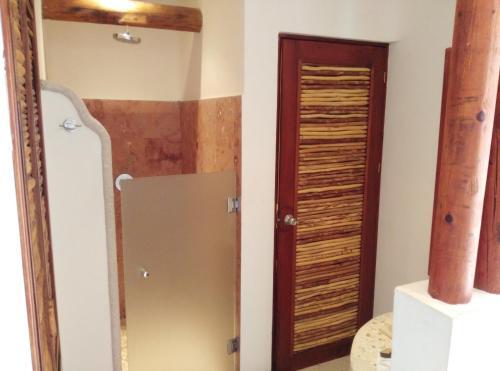 Bathroom – Hotel Okaan