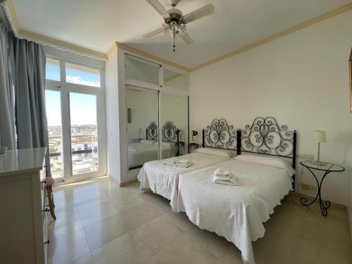 Foto de una habitación de Apartamentos La Roca Rentals