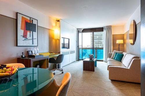 Foto de restauración de Aparthotel Fraser Suites Harmonie Paris La Défense