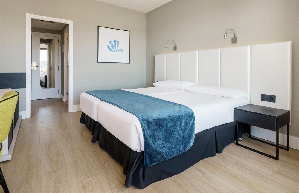 Foto de una habitación de Hotel Ilunion Caleta Park