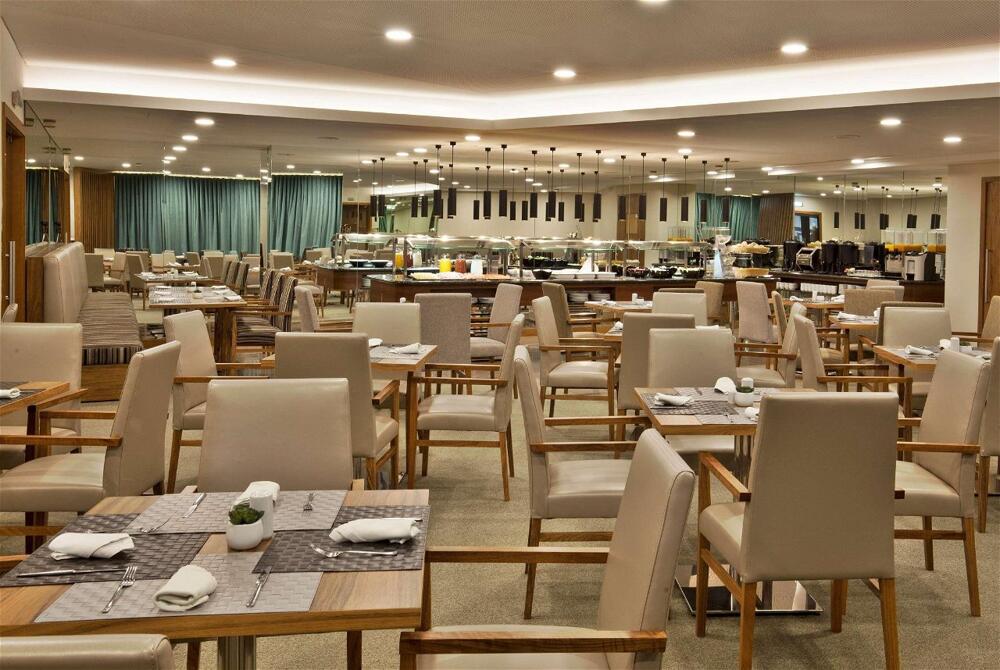Foto de restauración de Hotel Ramada by Wyndham Lisbon