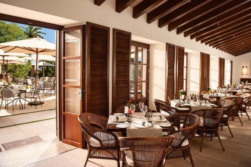 Foto del exterior de Castell Son Claret - The Leading Hotels of the World