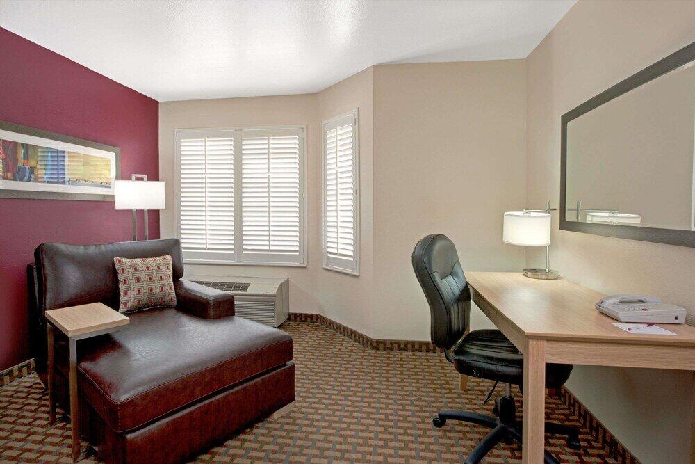 Foto de una habitación de Hotel Ramada Limited and Suites San Francisco Airport