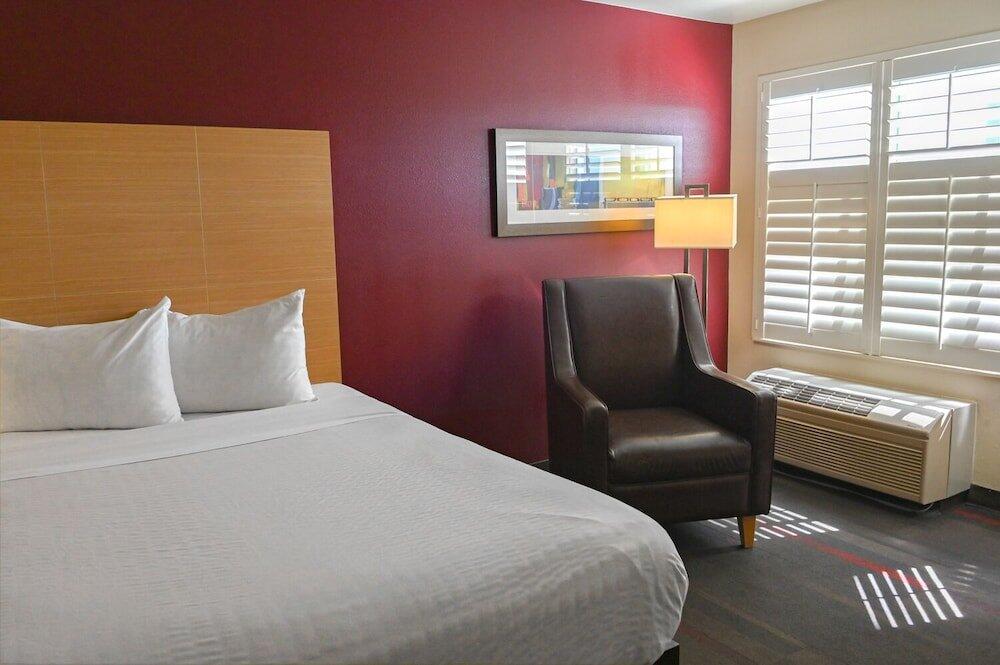 Foto de una habitación de Hotel Ramada Limited and Suites San Francisco Airport