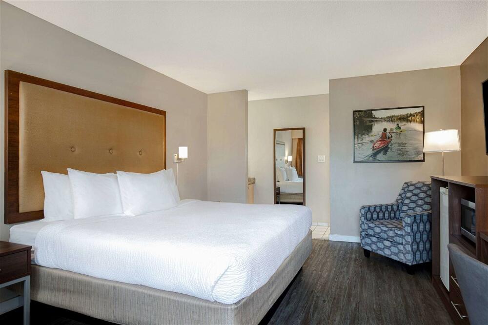 Foto de una habitación de Hotel Days Inn by Wyndham Victoria Uptown
