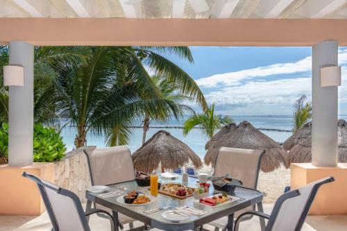 Foto de restauración de Puerto Aventuras Hotel &amp;amp; Beach Club