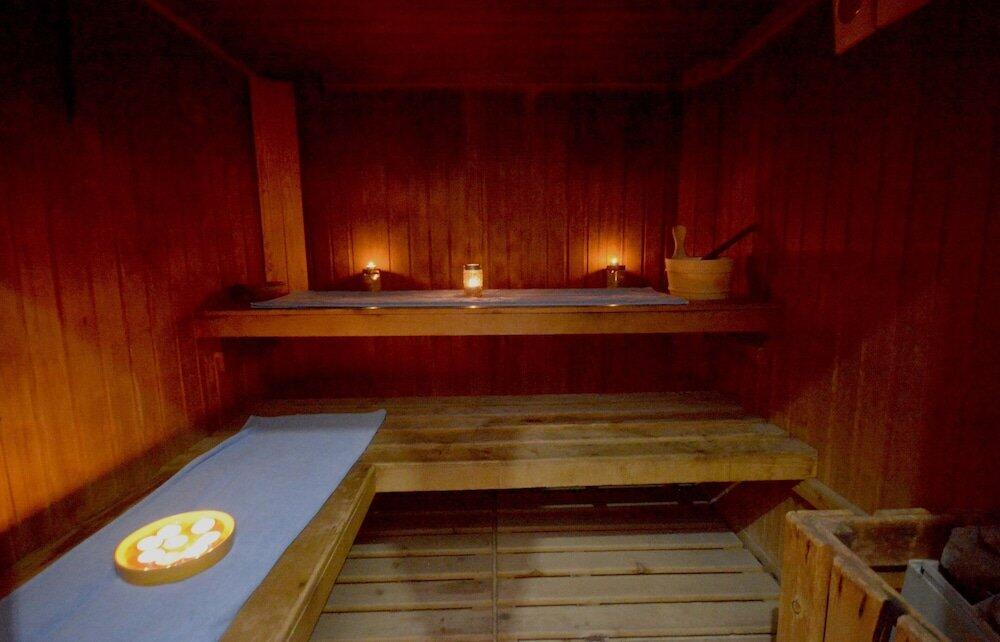 Foto de los servicios de Oasis Hotel &amp;amp; Spa