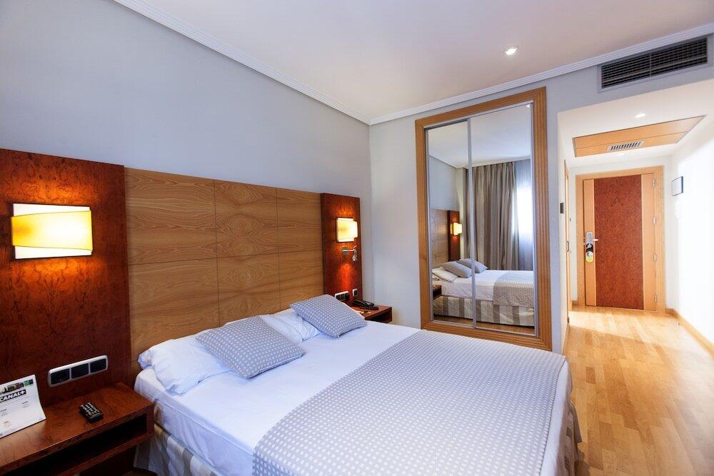 Foto de una habitación de Hotel Sercotel Gran Fama