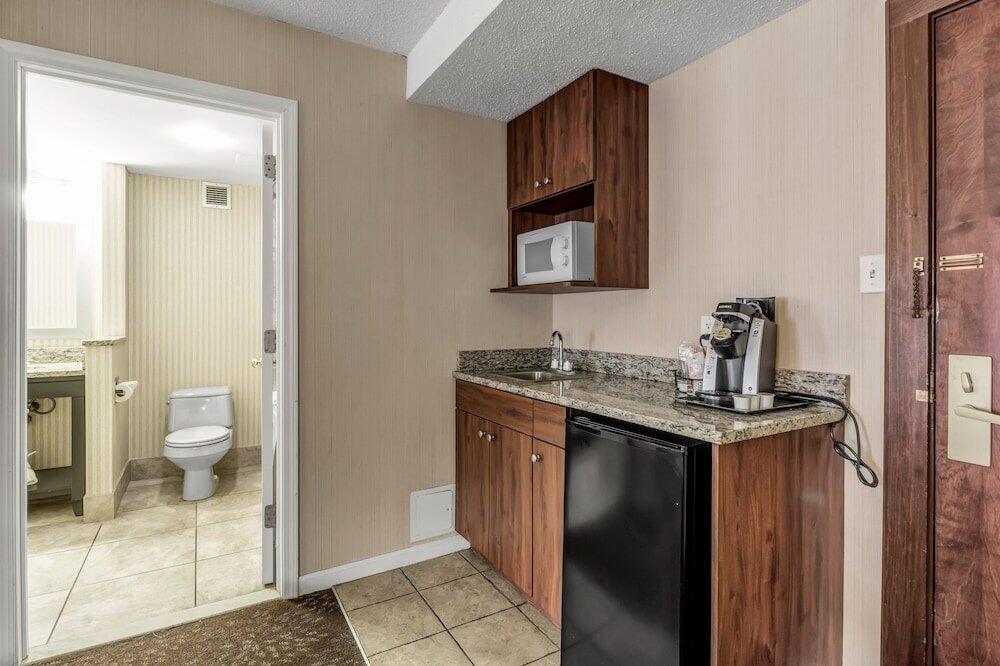 Foto de una habitación de Buffalo Airport Hotel