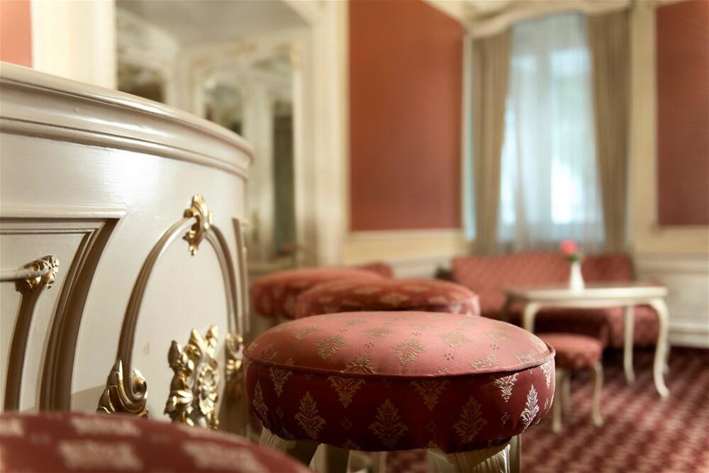 Foto de las zonas nobles de Radisson Blu Badischer Hof Hotel