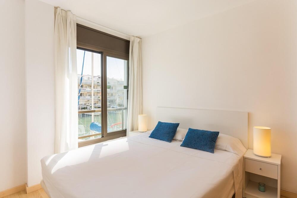 Foto de una habitación de Apartamentos Pierre &amp;amp; Vacances Empuriabrava Marina