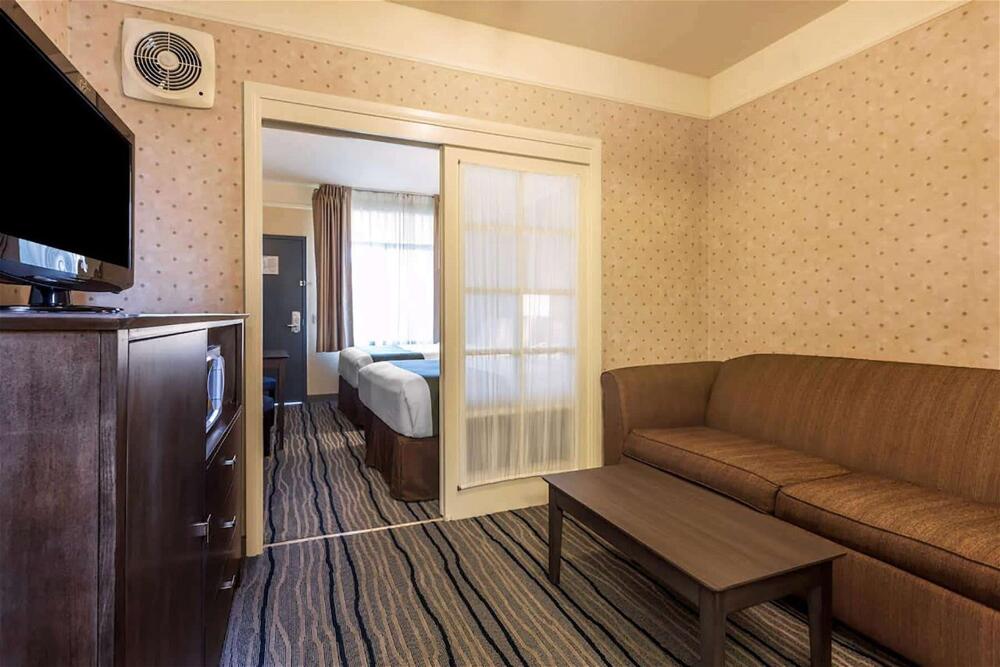 Foto de una habitación de Hotel Ramada Suites by Wyndham San Diego