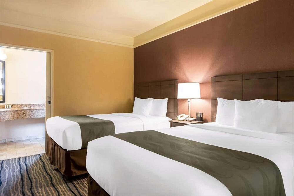Foto de una habitación de Hotel Ramada Suites by Wyndham San Diego