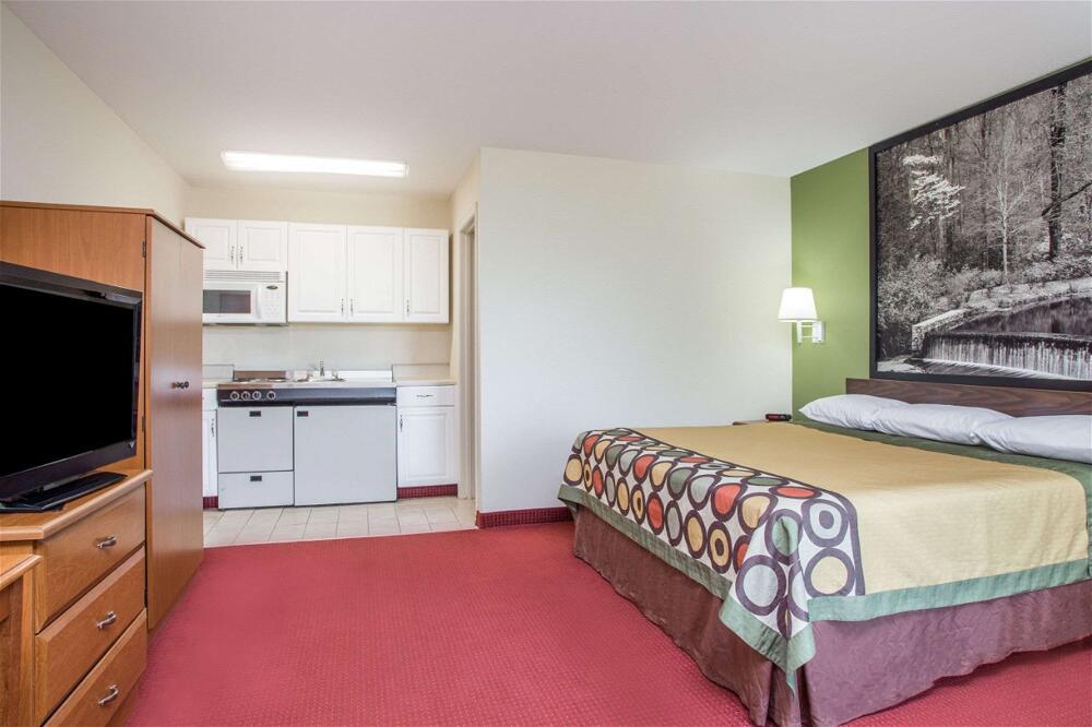 Foto de una habitación de Hotel Super 8 by Wyndham Lavonia